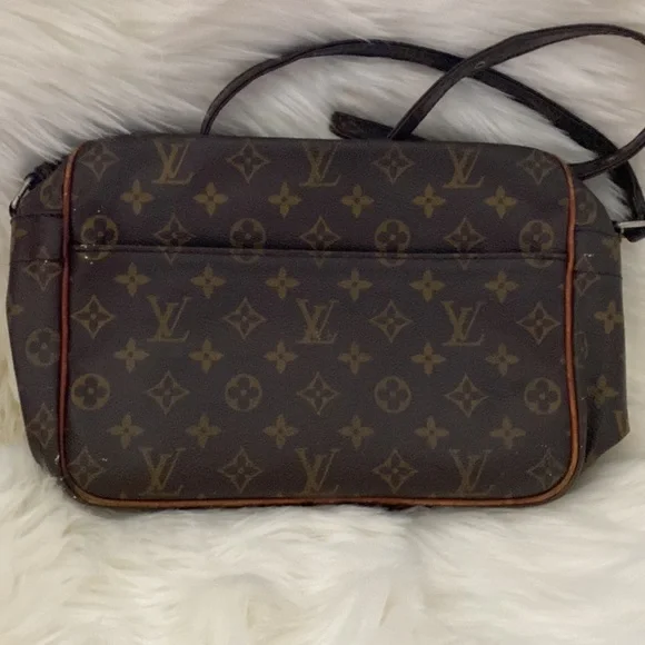 Louie Vuitton Satchel Bag Over The Shoulder - Picture 5 of 11